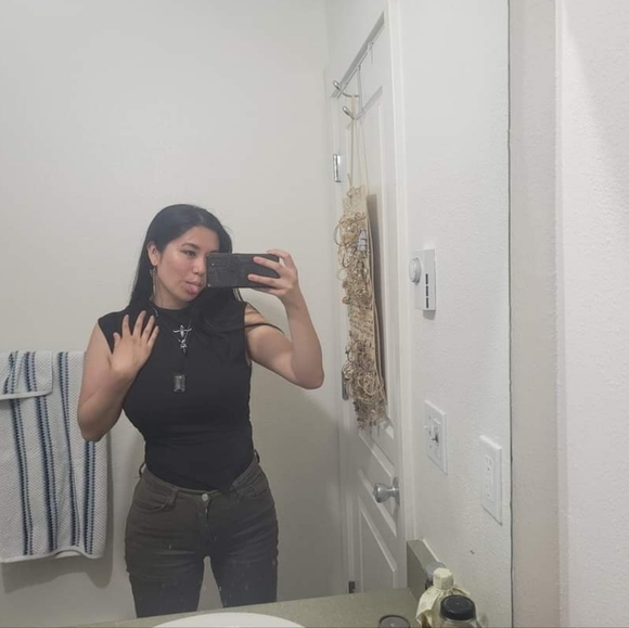 Meet your Posher, Lia - Picture 8 of 8